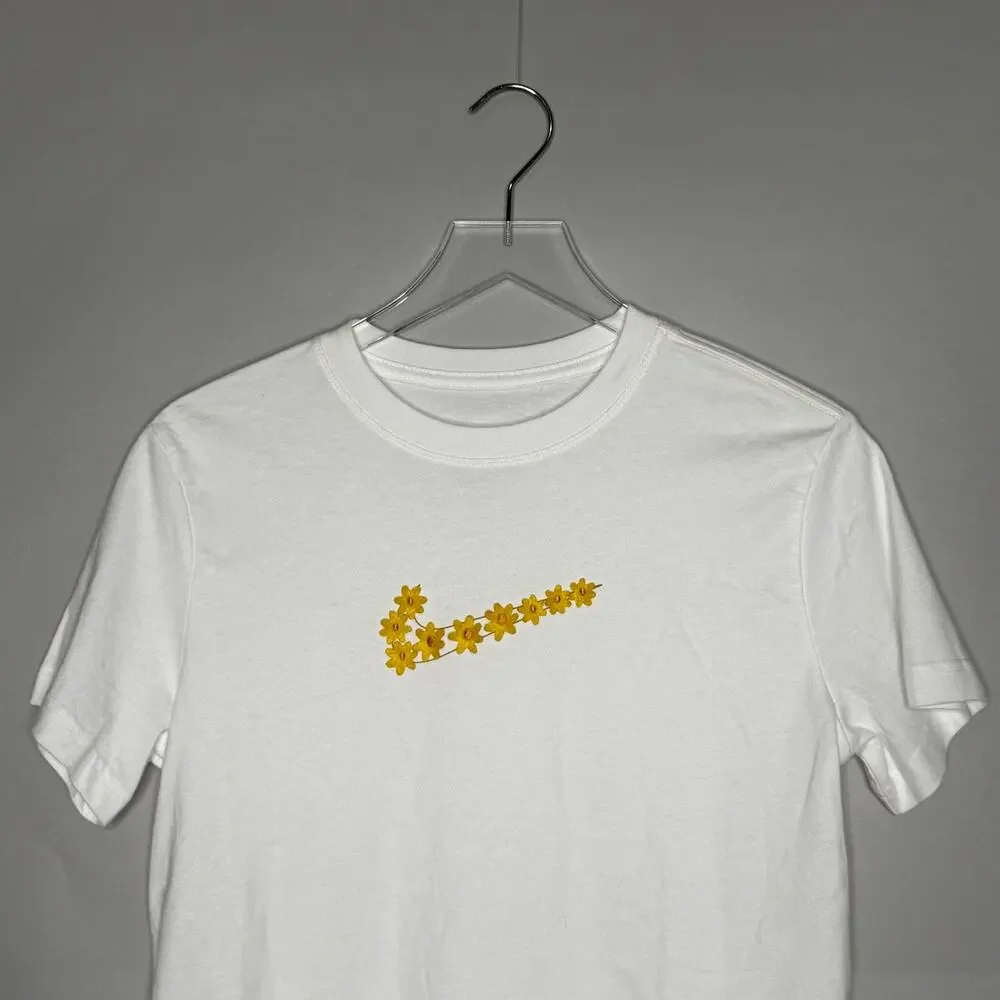 Nike L White Yellow Girls Short Sleeve T Shirt Daisy Flower Power